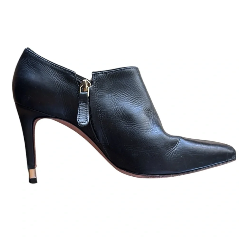 Tory Burch Chic Black Leather Ankle Boots w zippers‎